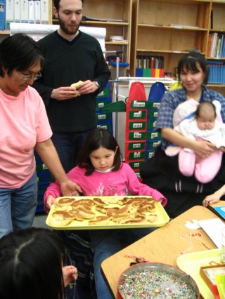 theprimarygirlssharetheirbannock.jpg