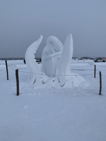 squidarmssnowsculpture.jpg